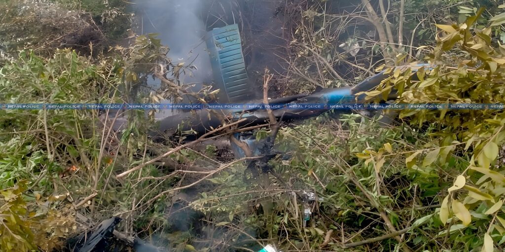 ६ तस्वीरमा हेर्नुहोस् हेलिकप्टर दुर्घटनास्थल