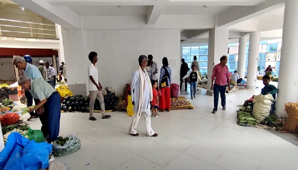 भैरहवामा सडकको हाटबजार अब कृषि भवनमा